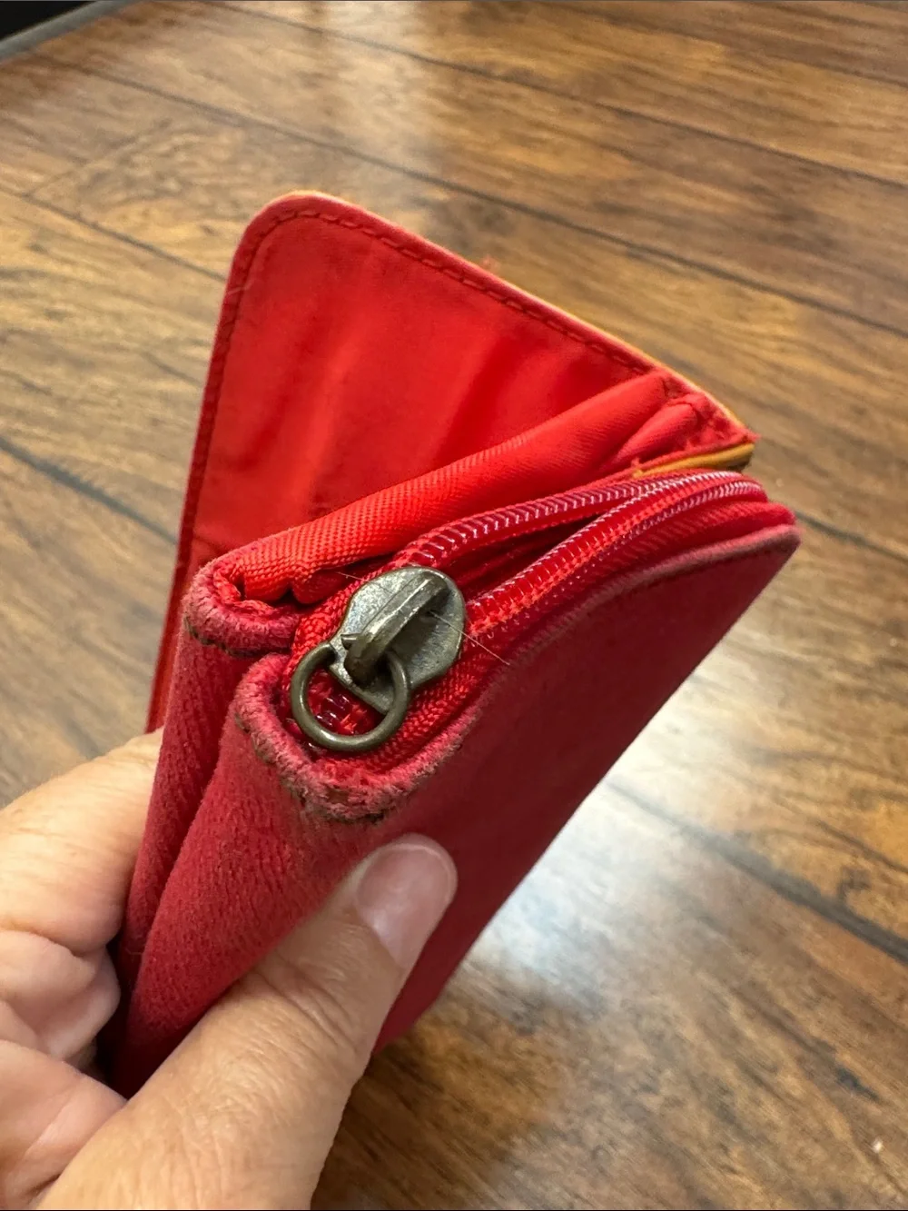 Disney Winnie the Pooh Red Brown Wallet Sketch Zip Around Wristlet